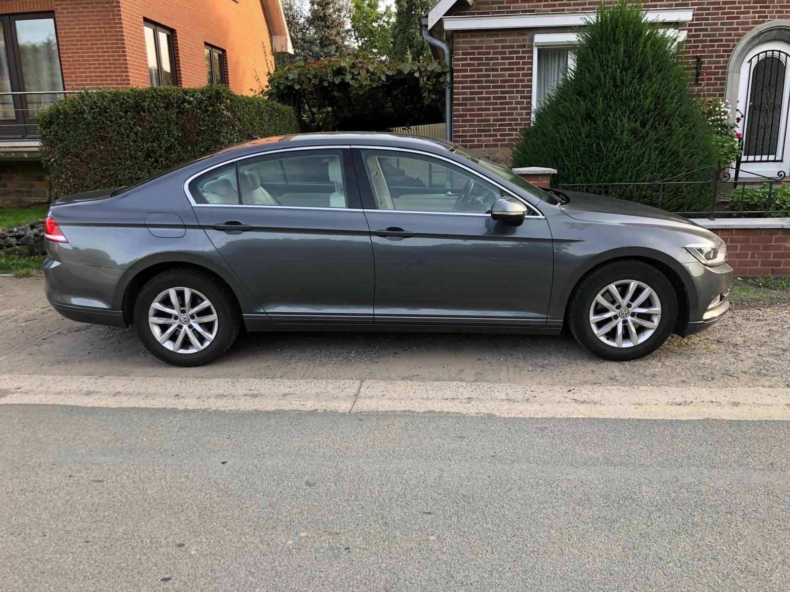 VW Passat Confortline Bluemotion 2016, Autos, Cuir, Argent ou Gris, Achat, Particulier
