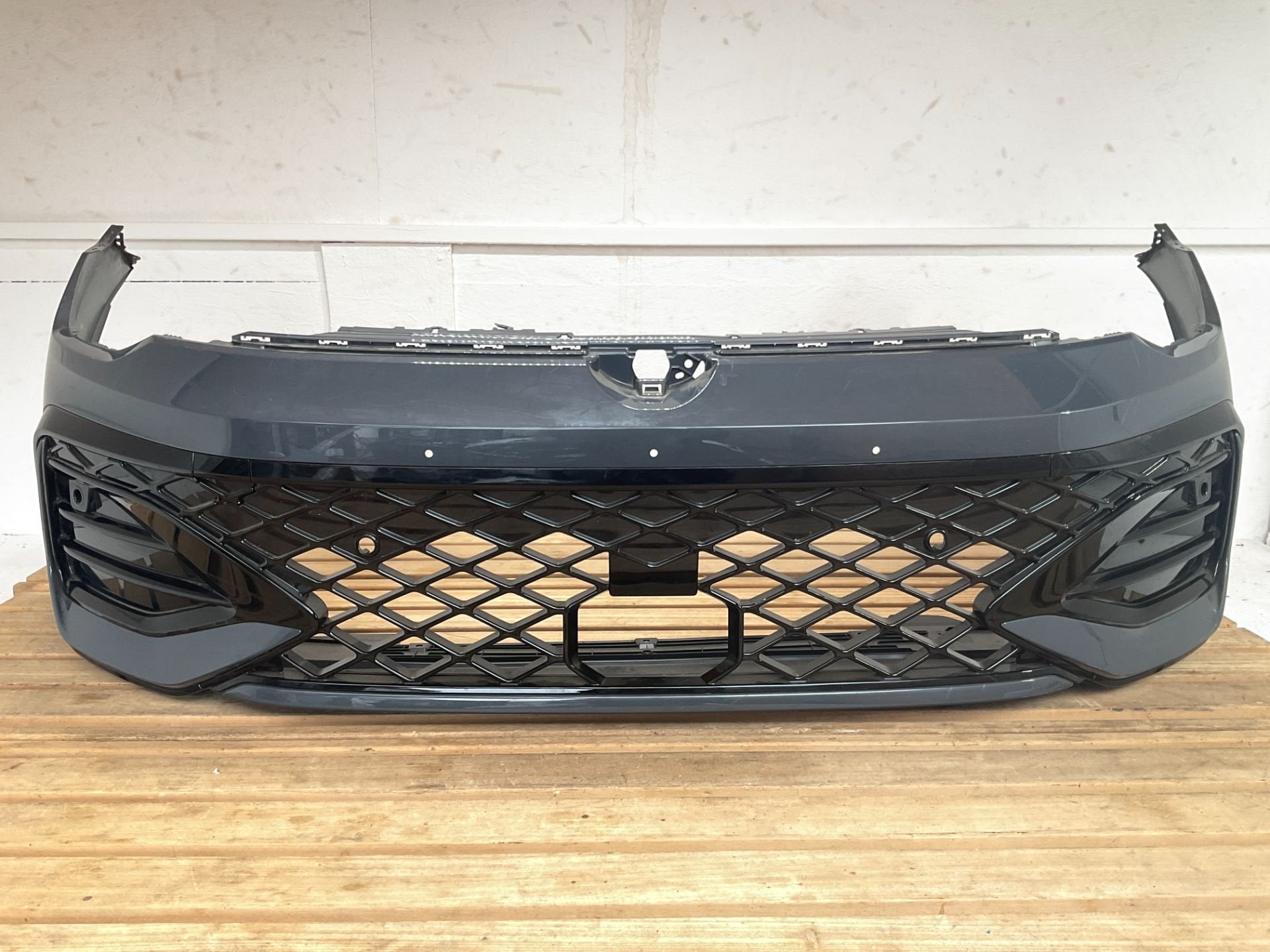 Bumper Volkswagen Golf 8 8.5 Facelift R-LINE RLINE Voorbumpe, Auto-onderdelen, Volkswagen AG, Nieuw, Vw@volkswagen.de, Bumper