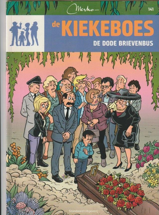 KIEKEBOE N141 "DE DODE BRIEVENBUS" EERSTE DRUK 2014, Boeken, Eén stripboek, Merho, Ophalen of Verzenden, Zo goed als nieuw