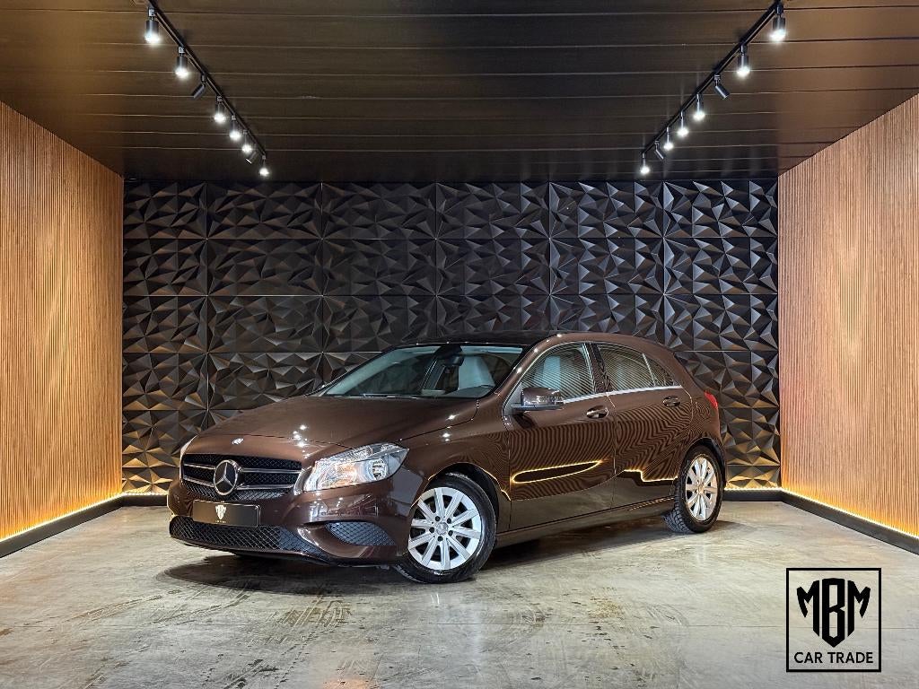 ✅ Mercedes A 180 GARANTIE Leder Camera Cruise C Zetelverw, Auto's, Mercedes-Benz, 4 cilinders, Bruin, 127 g/km, Bedrijf
