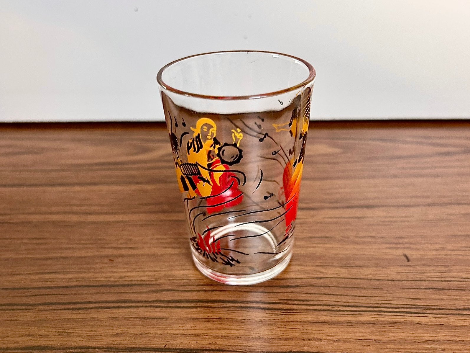 Vintage drinkglas muzikanten, kampvuur, retro, Ophalen, Gebruikt, Waterglas