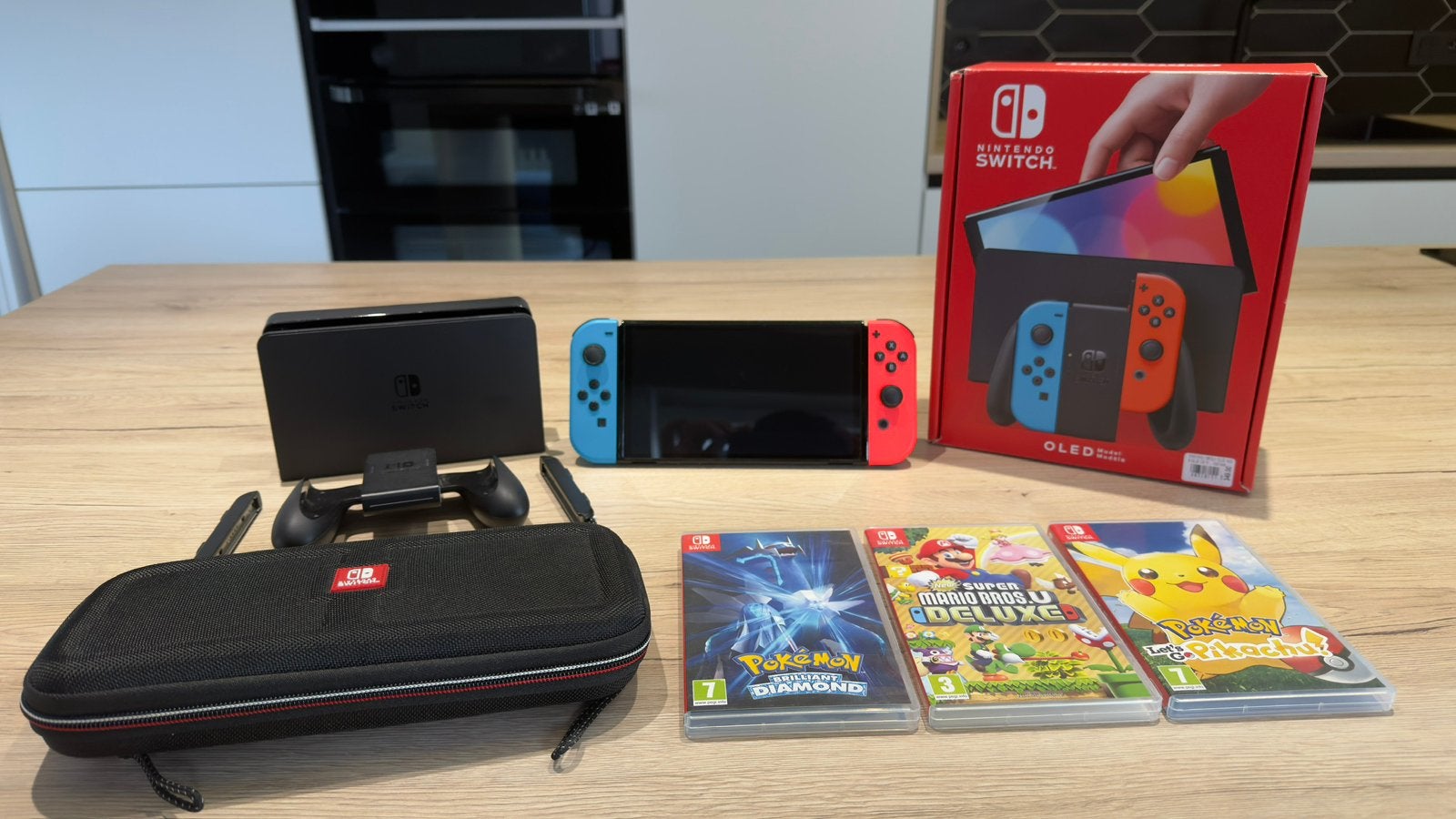 Switch - OLED incl. Case, Games, Consoles de jeu & Jeux vidéo, Enlèvement, Comme neuf