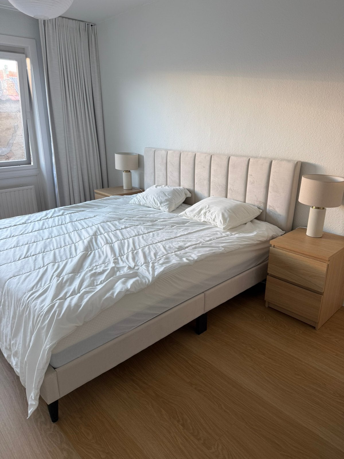 Bedroom Set 180 x 200 - frame, mattress, 2 nightstands, Enlèvement, Comme neuf