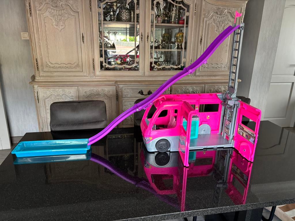 Barbie droomcamper met zwembad en toebehorende, Ophalen, Zo goed als nieuw, Barbie