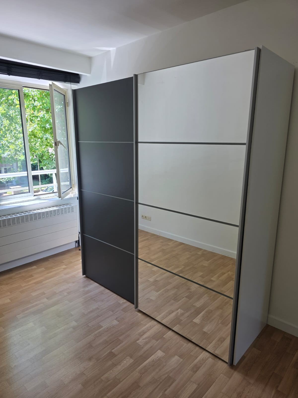 armoire avec miroir, Enlèvement