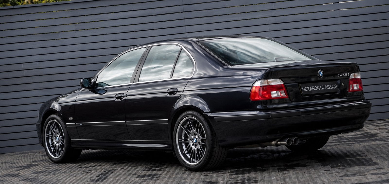 17 inch velgen  M look goede zomerbanden – BMW e39,E60/E61, Auto-onderdelen, Banden en Velgen, Velg(en), Zomerbanden, 17 inch