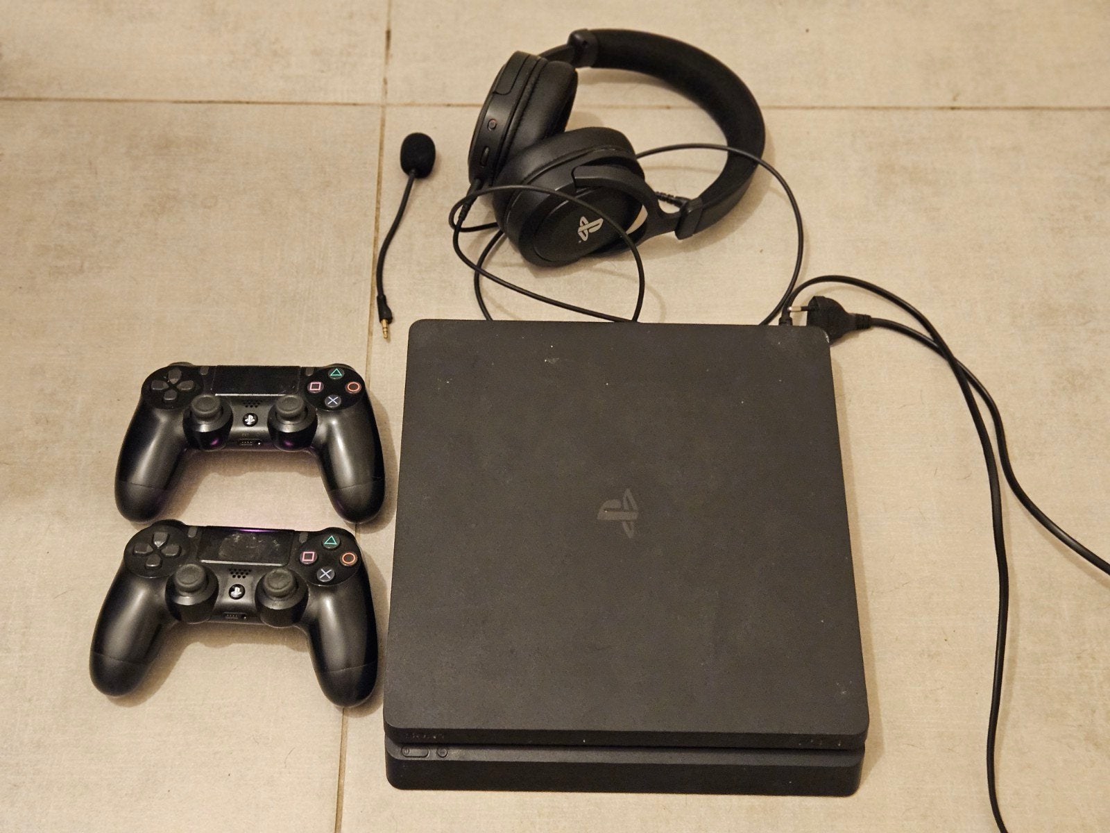 PS4 slim, Ophalen, Met 2 controllers, Slim, Gebruikt