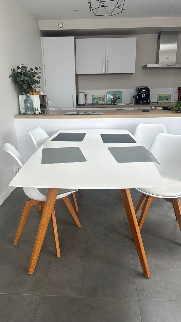 Eetkamer van wit hout, Huis en Inrichting, Ophalen, Zo goed als nieuw, Moderne, 4 tot 6 stoelen