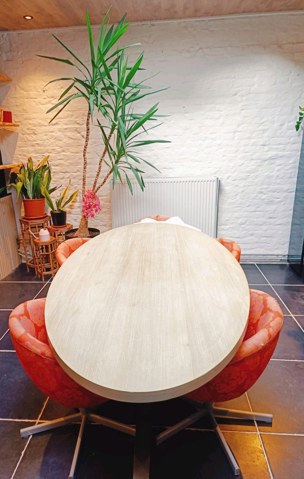 Ovale tafel, Enlèvement