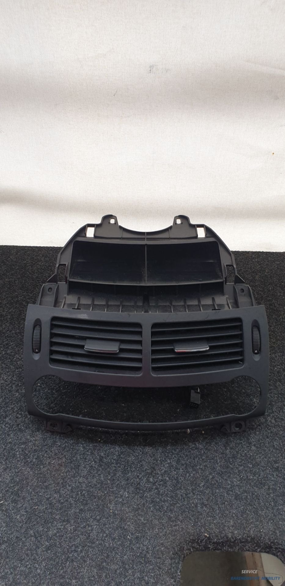 Grille de ventilation grille d'air Mercedes classe E W211 S2, Mercedes-Benz AG, Mercedes-Benz, Utilisé, Mercedesstrasse 120
70372  Stuttgart, DE