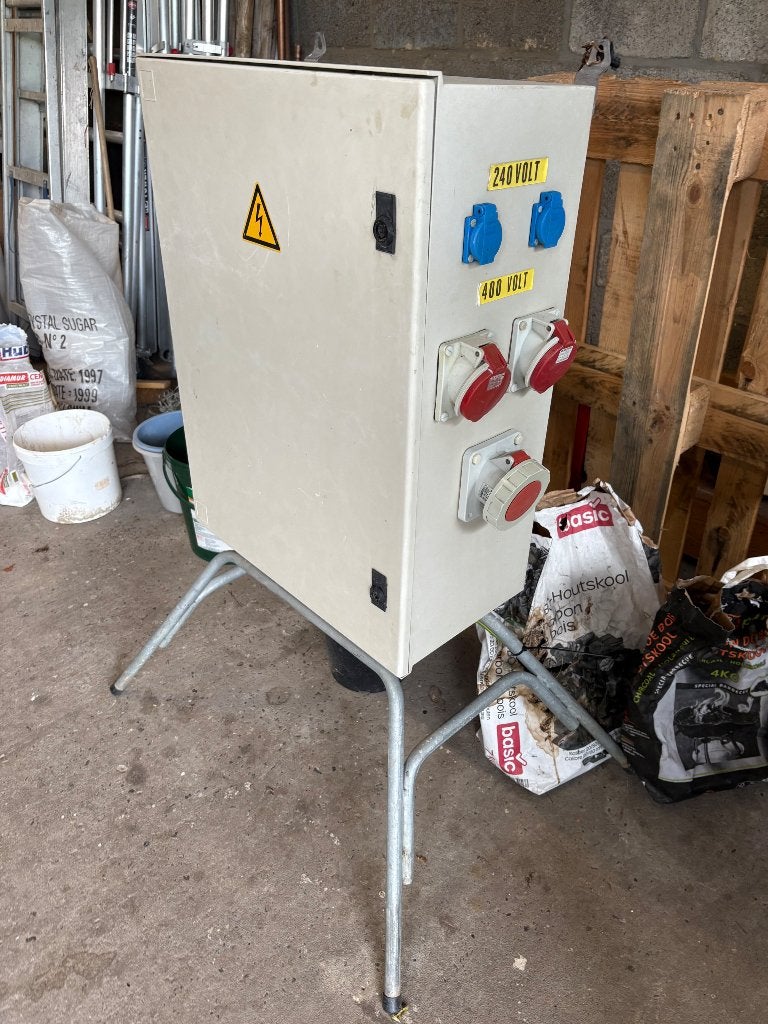 Werfkast gekeurd 2x240V, 3x400V, Enlèvement, Comme neuf, Tableau électrique