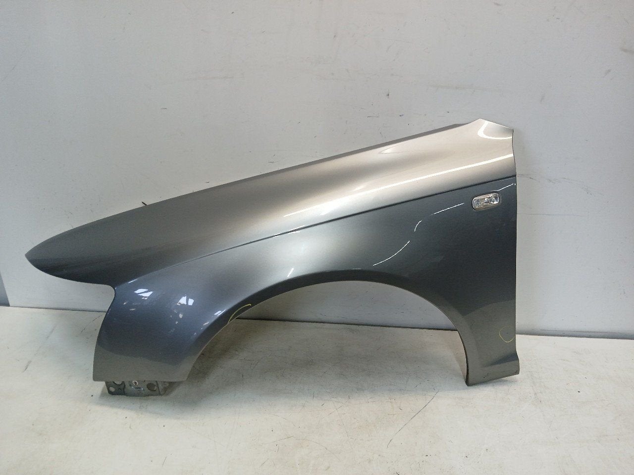 Spatbord links voor Audi A6, Onderdelen@venauto.nl, Van der Ven Autorecycling B.V., Gebruikt, Ettenseweg 76, 4706 PB Roosendaal, The Netherlands