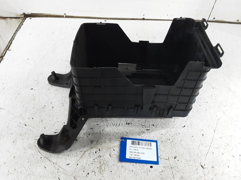 BAC A BATTERIE Volkswagen Golf V (1K1) (1K0915333C), Autos : Pièces & Accessoires, Volkswagen, Mevr. I. Hauben, Utilisé, Rue de l'Espoir 34 34
4030  GRIVEGNÉE, BE