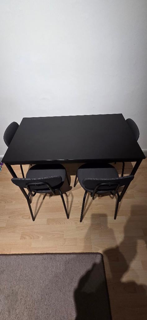 Tafel met stoelen SANDSBERG, Ophalen, Zwart, Zo goed als nieuw, Vier