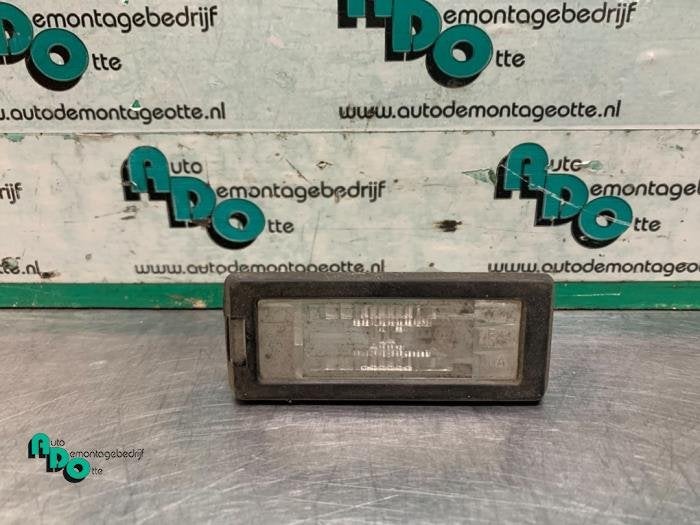 Eclairage immatriculation d'un Renault Scenic (Scenic 03-), Renault, -, 3 mois de garantie, Utilisé