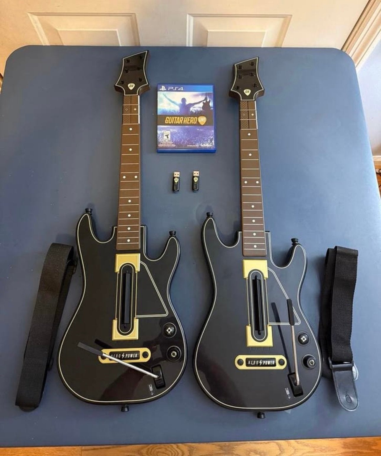 PS4 Guitar Hero Live Bundle, Games en Spelcomputers, Ophalen, Zo goed als nieuw