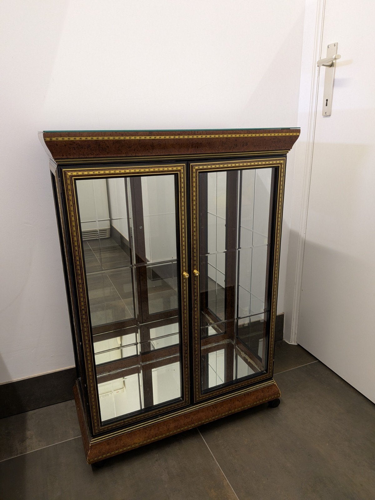 Italiaanse vitrine-/spiegelkast, Ophalen