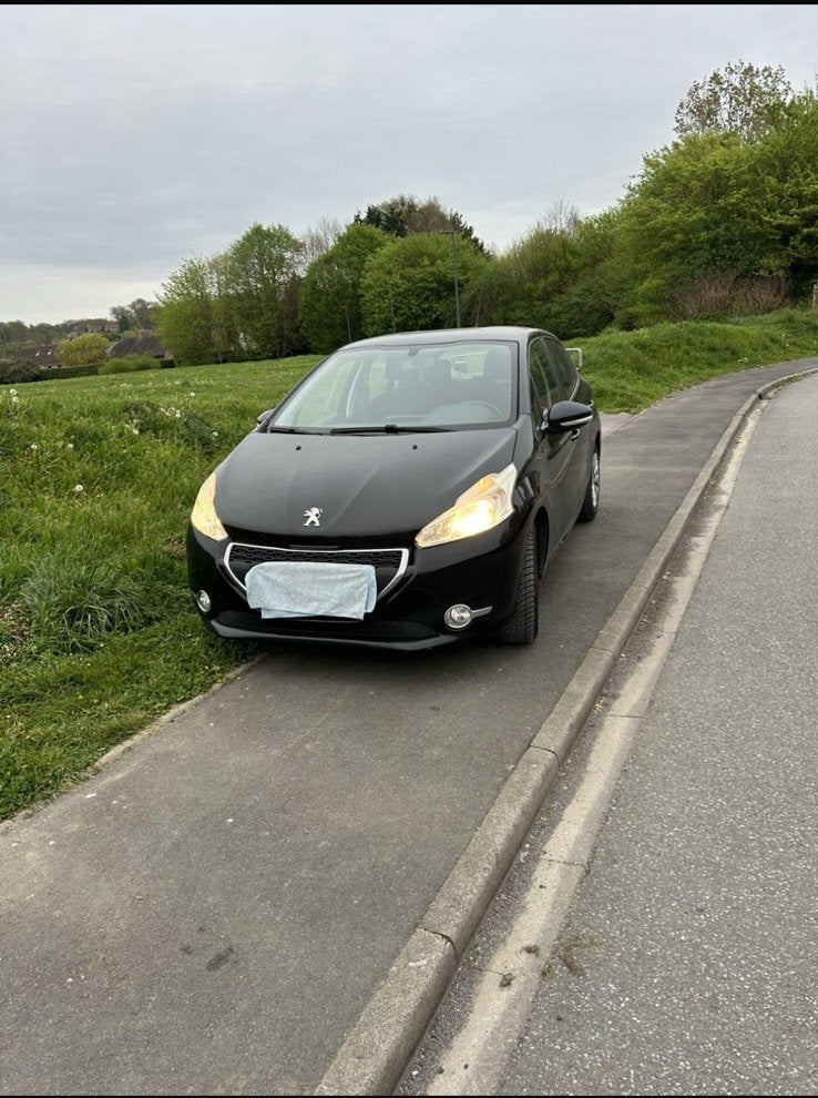 Peugeot 208 1.4 hdi, Autos, Peugeot, Achat, Boîte manuelle, Noir, 5 portes