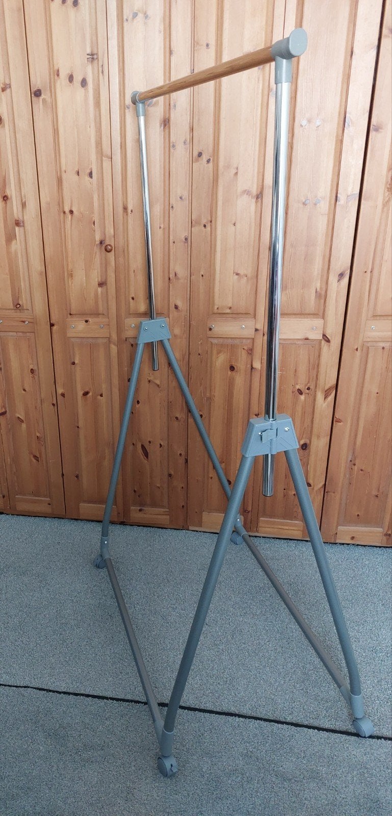 tringle à vêtements réglable et pliable
