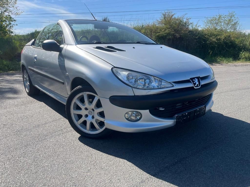 Peugeot 206 CC, Autos, Peugeot, Particulier, ABS, Essence, Euro 2, Cabriolet, 2 portes, Boîte manuelle, Argent ou Gris, Noir, Tissu