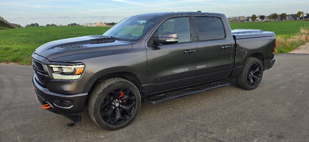 Dodge ram 1500 sport black édition 5e Génération, Autos, Cuir, Argent ou Gris, Achat, 295 kW