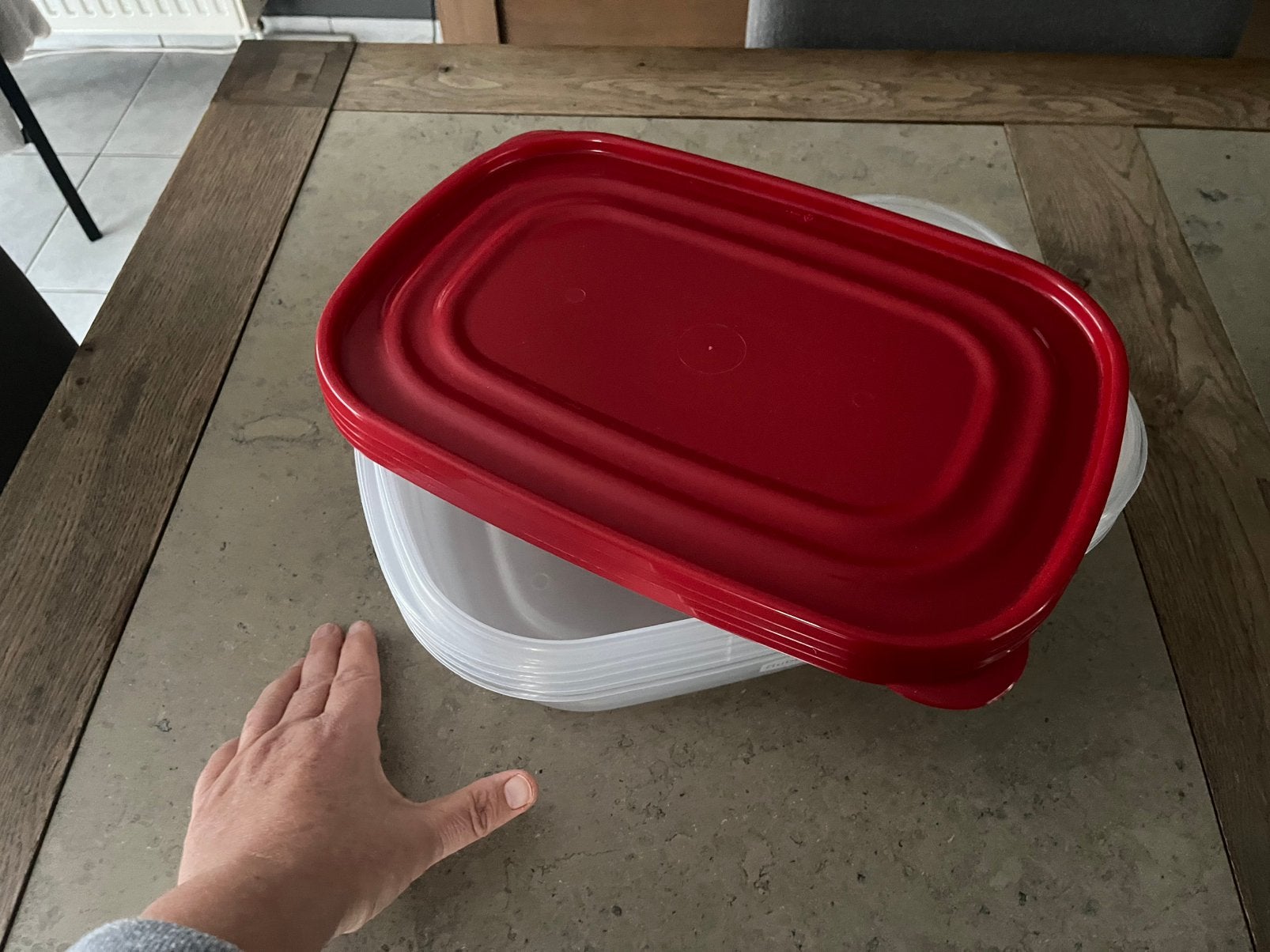 Rubbermaid 4,4 l. grote dozen nieuw, Ophalen, Zo goed als nieuw, Met deksel