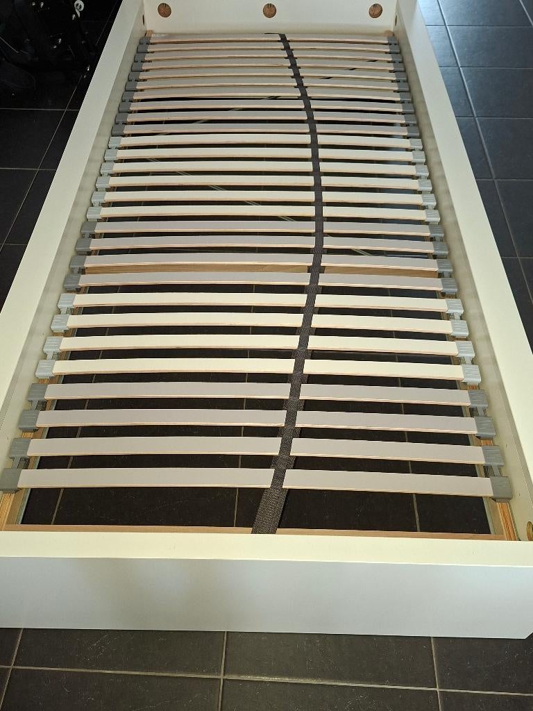 MALM Ikea Bed, hoog, wit, 90x200 cm, incl Matras lattenbodem, Huis en Inrichting, Ophalen, 90 cm, Wit, 200 cm