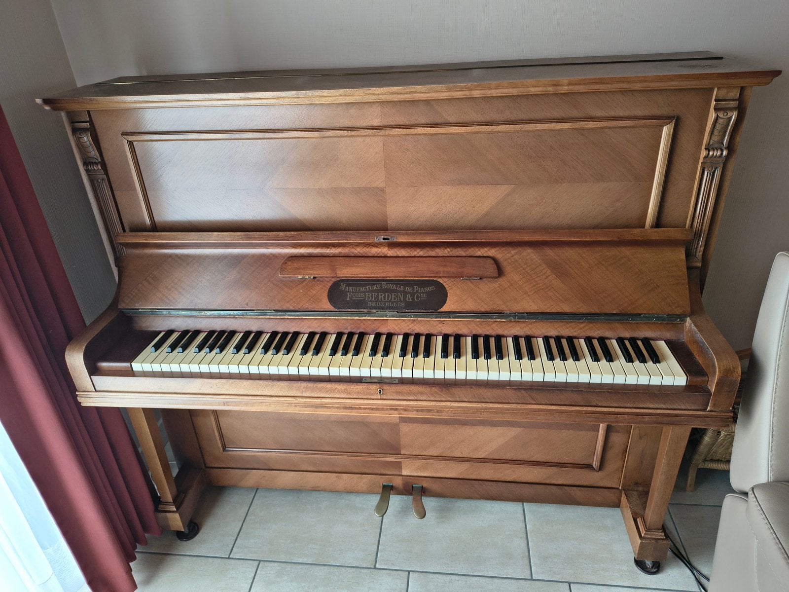 Antieke buffetpiano Fçois Berden uit 1928 gerestaureerd, Muziek en Instrumenten, Ophalen, Gebruikt, Bruin, Piano