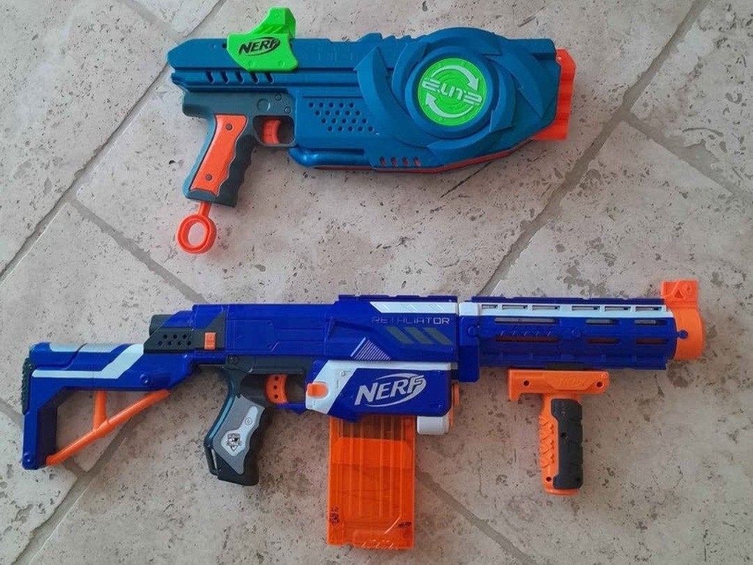 2 grote Nerf-pistolen, Enlèvement