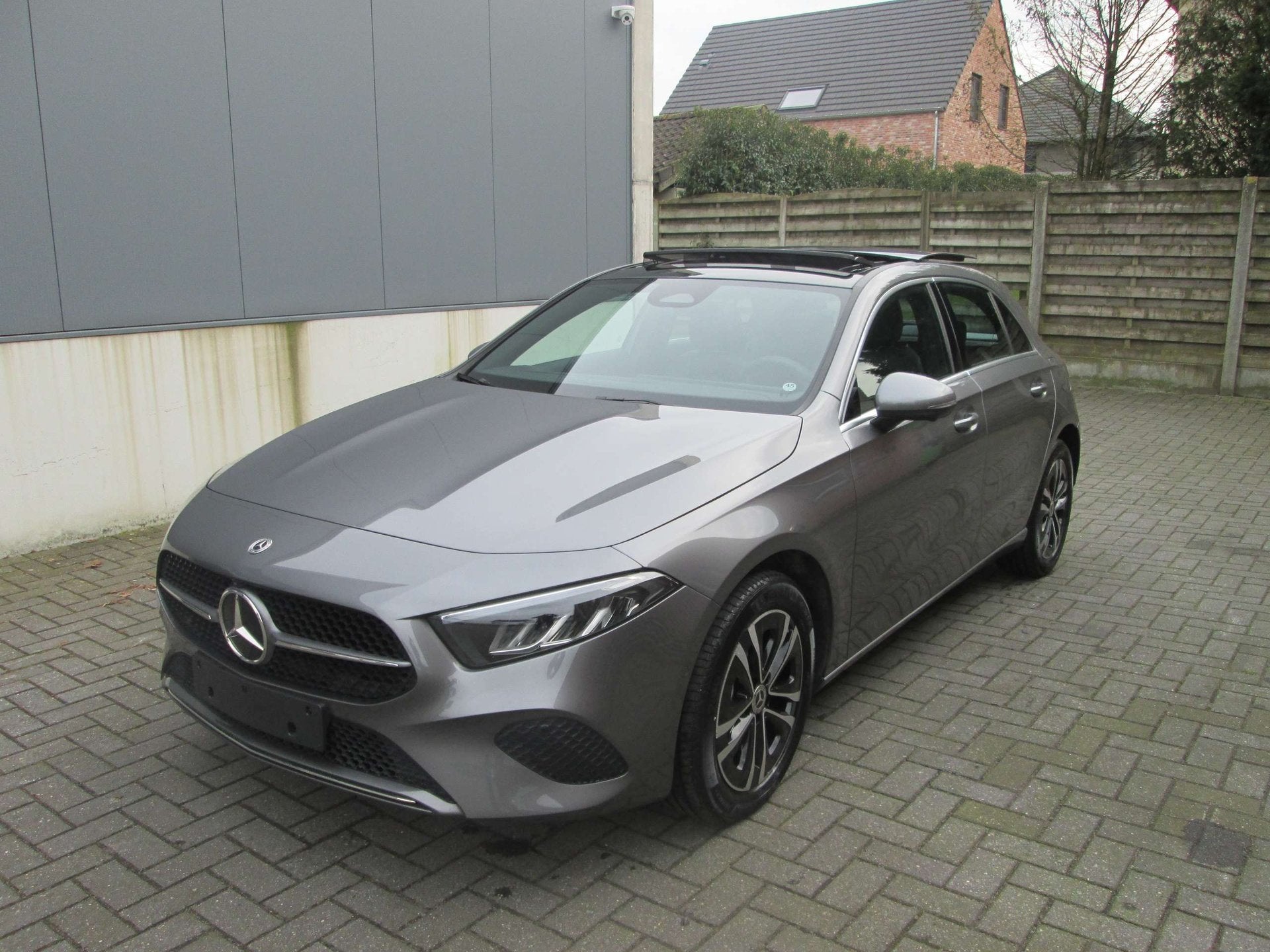 Mercedes-Benz A 250 E HYBRIDE PANO DISTRONIC 360° CAMERA, Auto's, Mercedes-Benz, Automaat, Gebruikt, 4 cilinders, Plug-in hybride