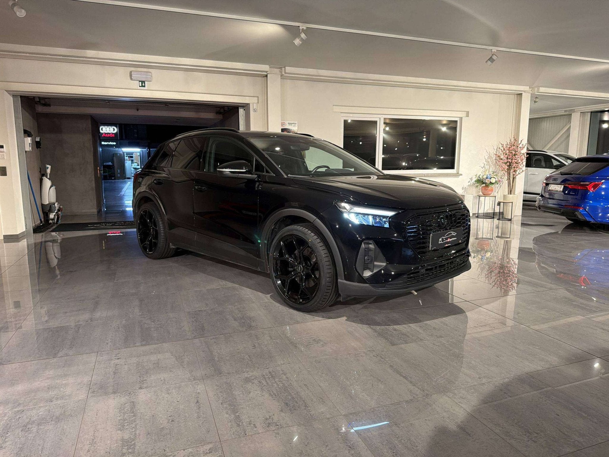 Audi Q4 e-tron 170PK * FULL BLACK PACK * NAVI * CAR PLAY * L, Auto's, Automaat, Gebruikt, Zwart, https://public.car-pass.be/vhr/1925d579-092d-41b6-907d-866d6e96cec8