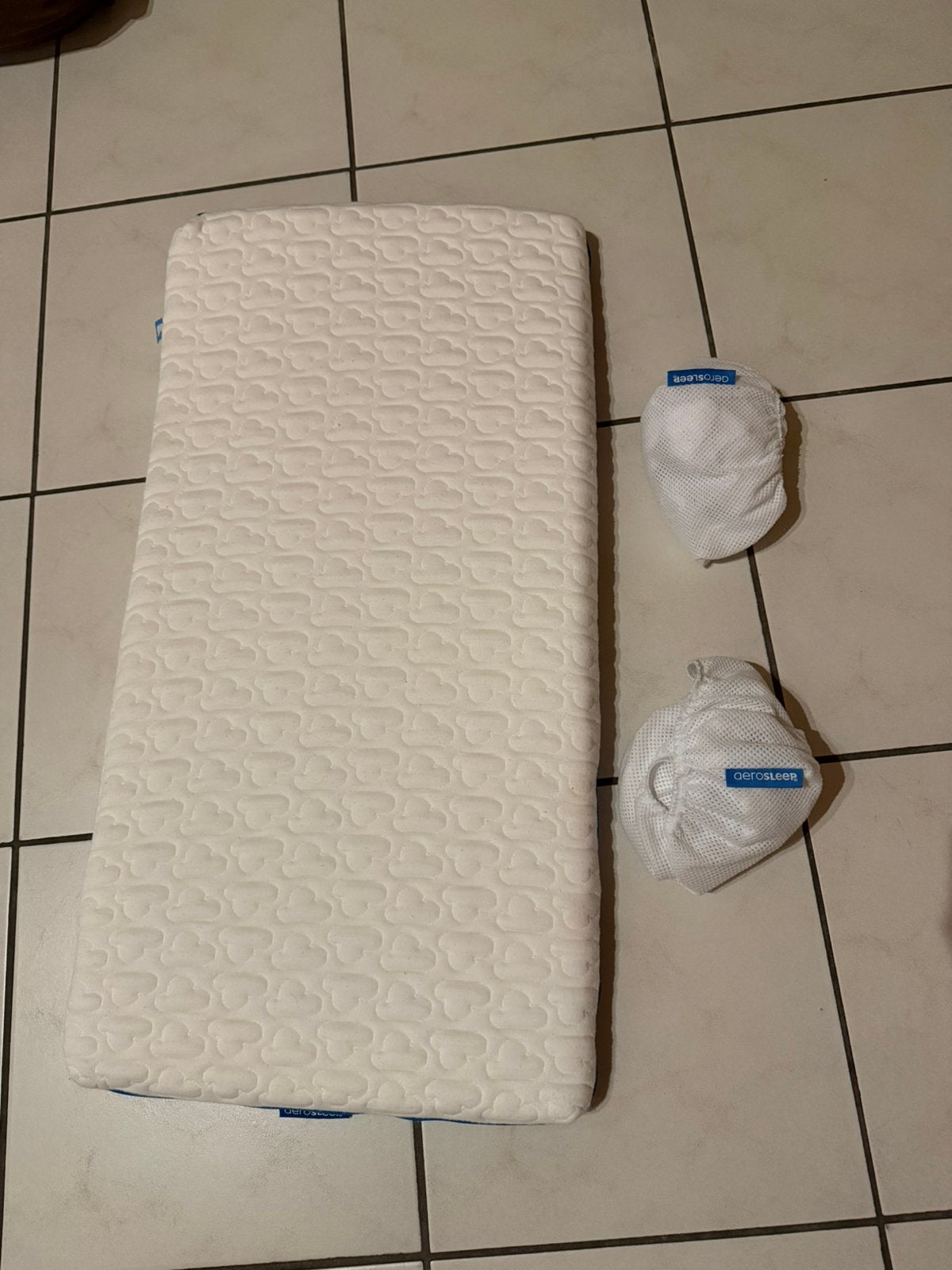 Aerosleepmatras +2x aerosleephoeslakens 90x40, Gebruikt, Eenpersoons, Ophalen of Verzenden, Overige maten