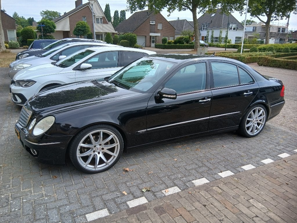 W211 3.0 v6 te koop (*Export possible), Auto's, Mercedes-Benz, Automaat, Zwart, Particulier, 3000 cc