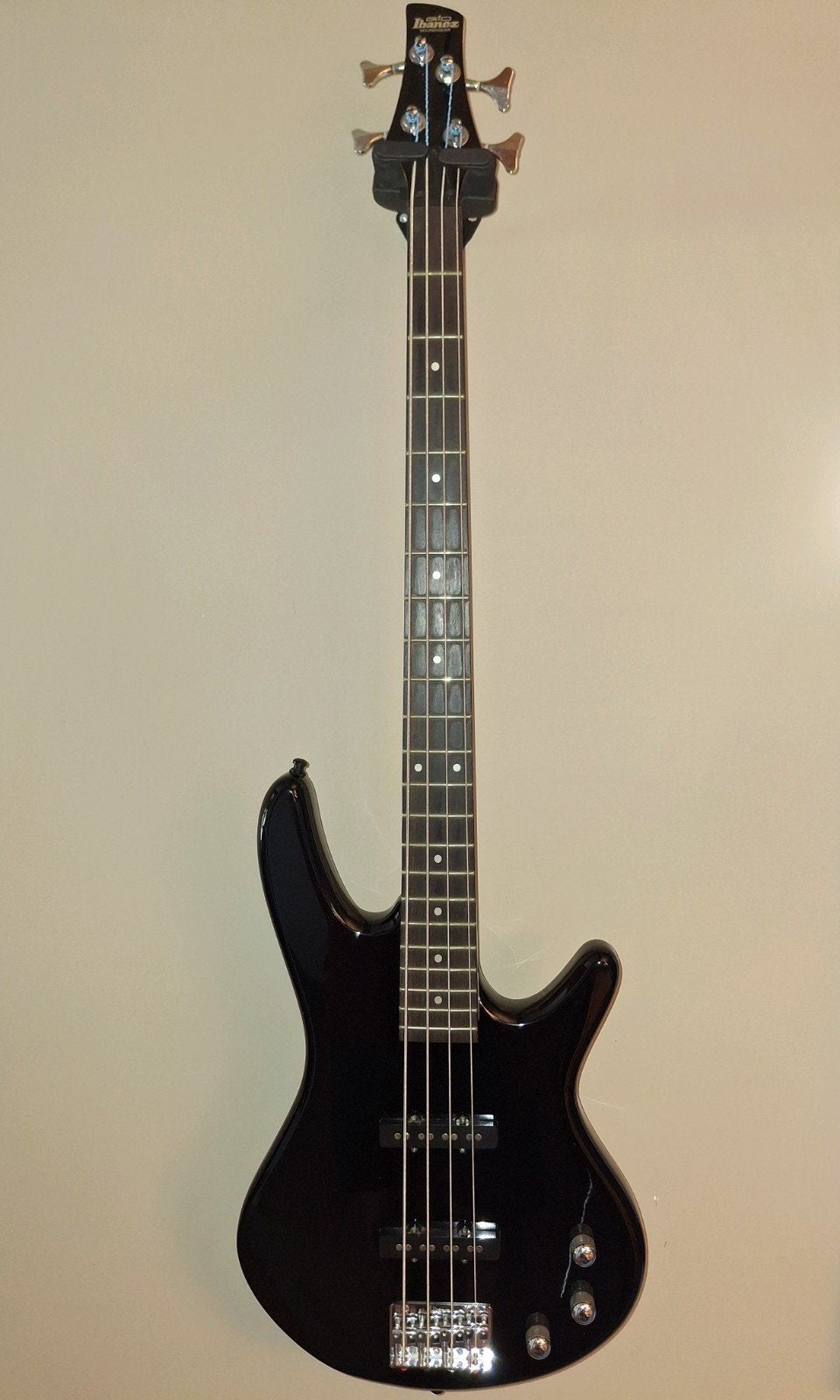 Ibanez Gio Basgitaar, Enlèvement