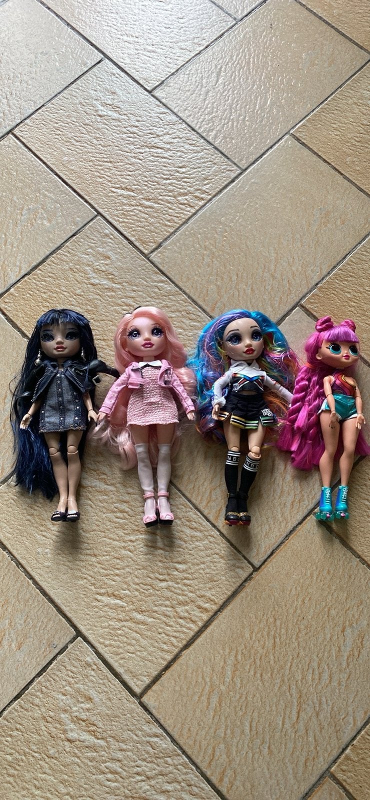 Poupée Rainbow 26 cm de hauteur, Kinderen en Baby's, Speelgoed | Poppen, Ophalen, Zo goed als nieuw