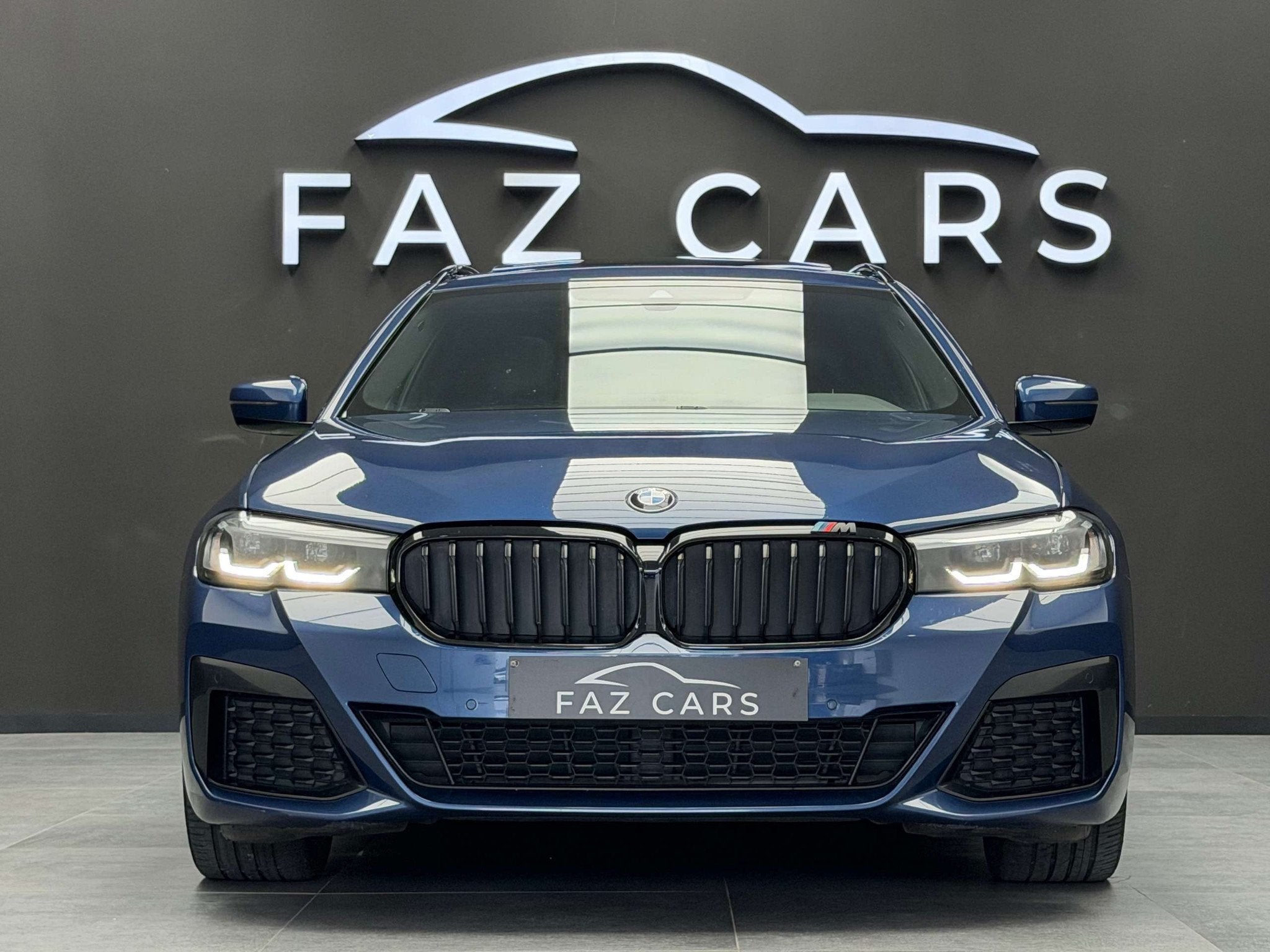 BMW 5 Serie 518 Touring dA * 1ER PROP + FACELIFT + PACK M +, Auto's, Automaat, 4 cilinders, Blauw, Leder