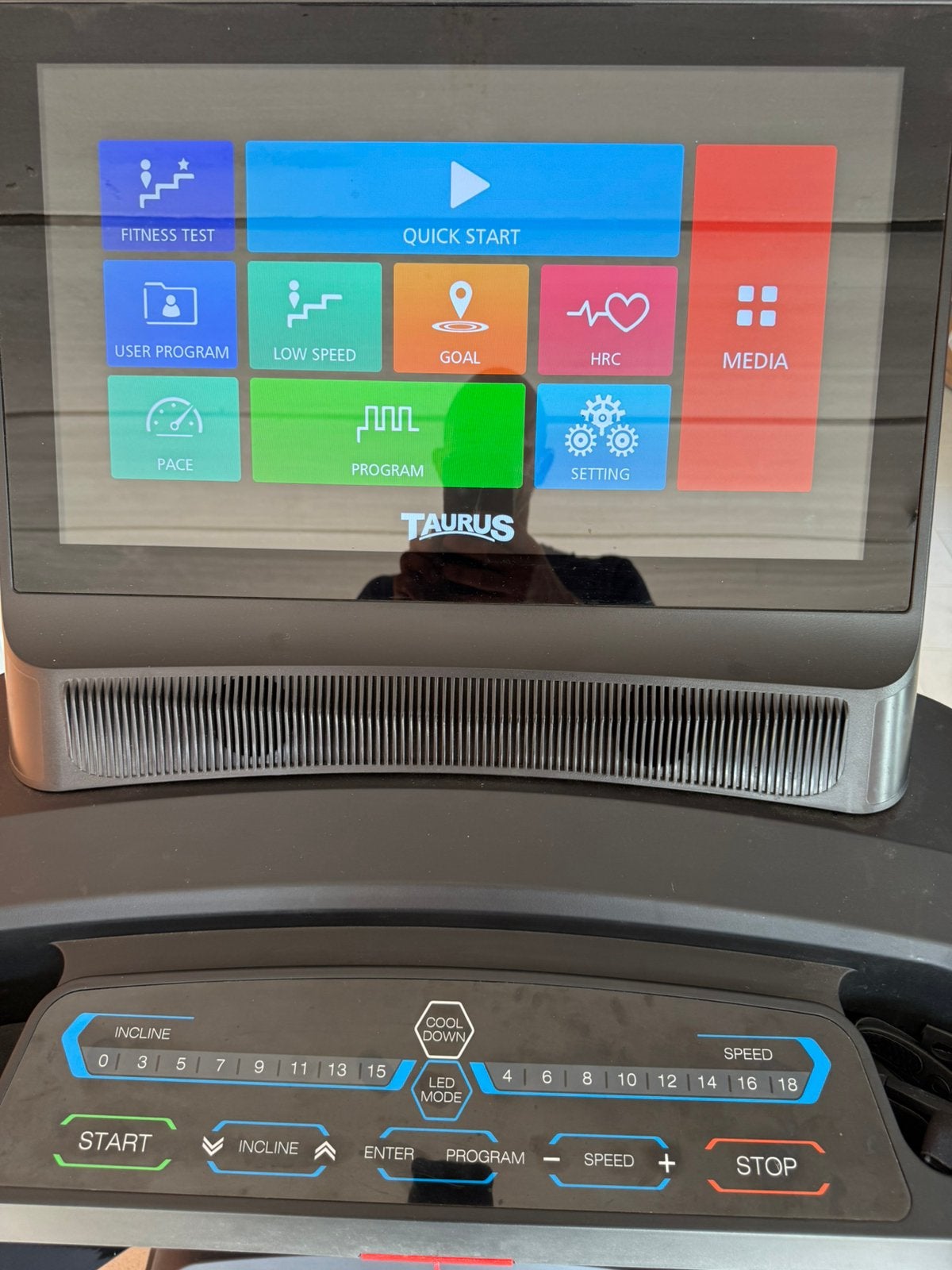 Taurus Commercial T10.5 Pro professionele loopband, Enlèvement, Comme neuf, Jambes, Tapis roulant