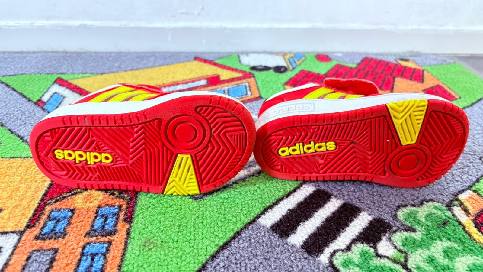 Stoere Adidas Hoops 3.0 x Marvel Iron Man – Maat 22, Ophalen