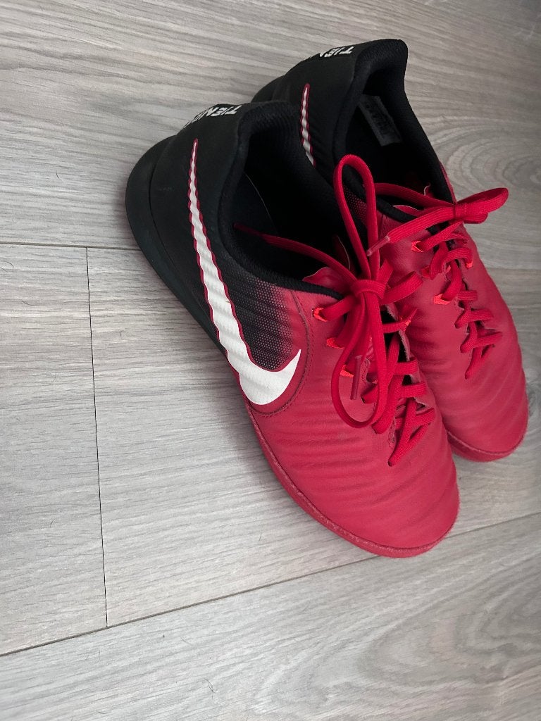 Nike tiempo zaalvoetbalschoenen als nieuw, Sport en Fitness, Ophalen of Verzenden, Zo goed als nieuw, Schoenen