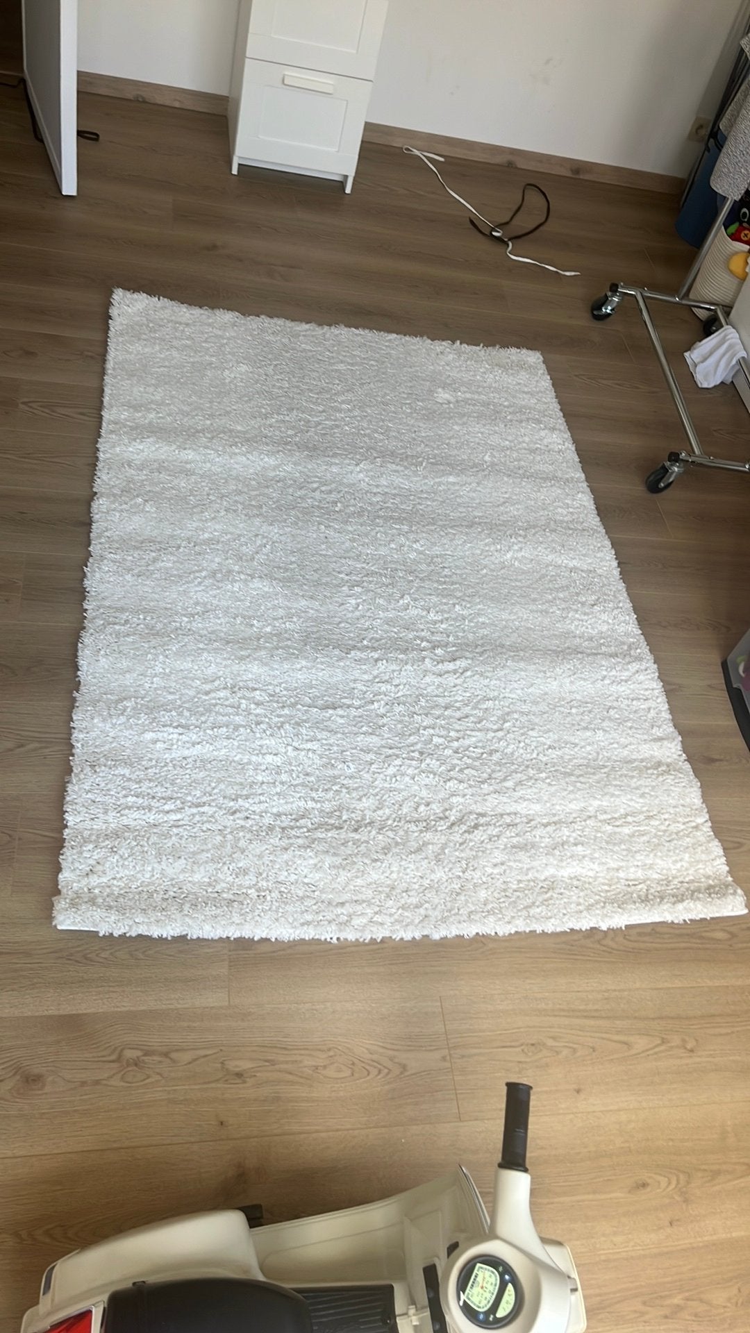 Tapis blanc ikea, Enlèvement