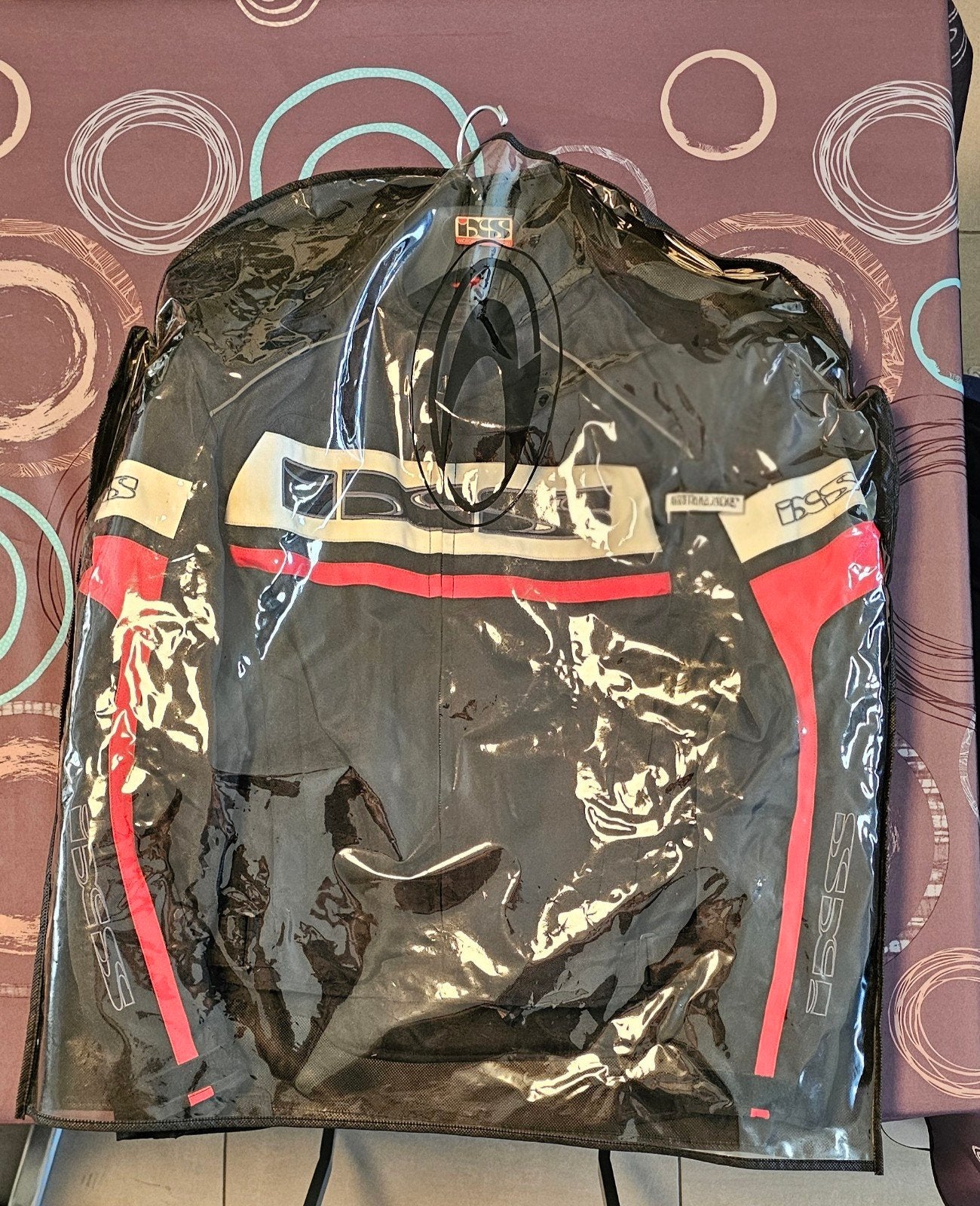 Ik verkoop een zeer gebruikte IXS motorjas., Ophalen