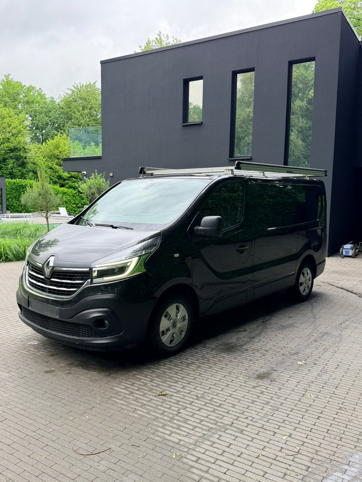 Renault Trafic jaar 2020 98.200km, Euro 6, Renault, Zwart, Particulier