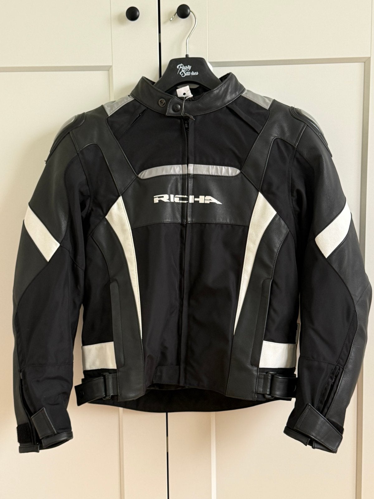 Blouson moto femme, Motos, Enlèvement