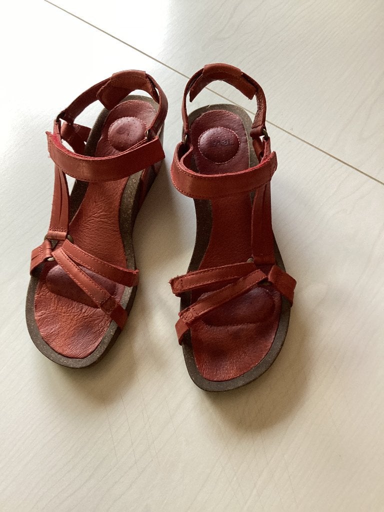 Sandales rouges 40, Rouge, Comme neuf, Enlèvement, Teva