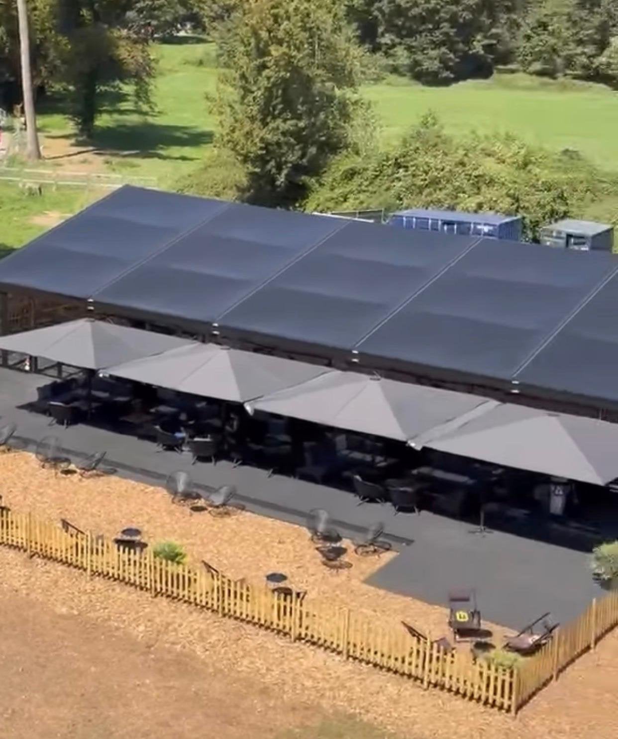 Voorraad parasols, Ophalen of Verzenden, Zo goed als nieuw