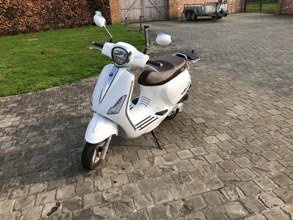 GTS Bravo 50cc, Fietsen en Brommers, Scooters | Piaggio, Zo goed als nieuw, Ophalen