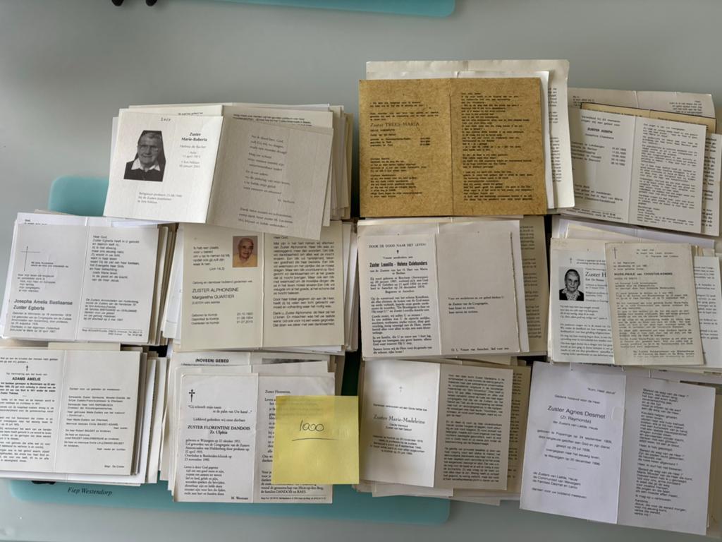 1000 bidprentjes zusters 213 met foto, Verzenden, Bidprentje