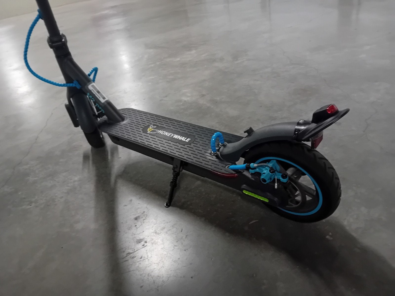 electrische step zwart blauw, Fietsen en Brommers, Ophalen, Zo goed als nieuw