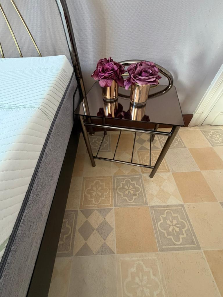 À vendre – Lit laiton+matelat+1 table de nuit–Excellent état, Enlèvement
