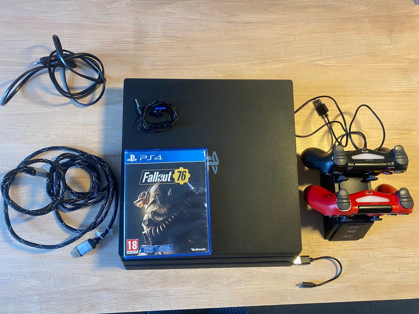 Playstation 4 Pro 1 TB + Fallout 76, Met 2 controllers, Ophalen of Verzenden, 1 TB, Pro